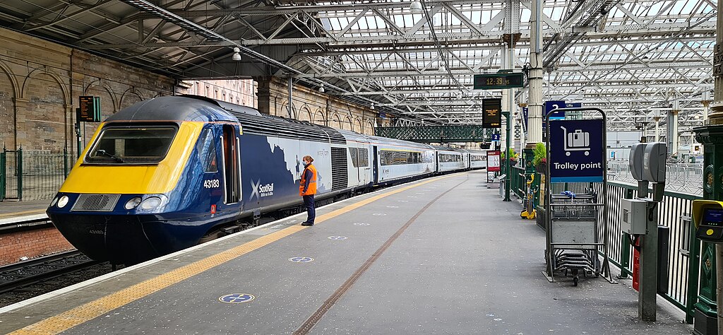 Scotrail HST train by Chris Morgan, CC BY-SA 2.0 , via Wikimedia Commons