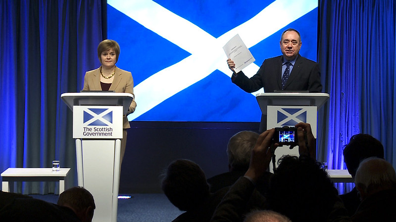"The Edinburgh Agreement - Press conference" flickr photo by Scottish Government https://flickr.com/photos/scottishgovernment/8090708503 shared under a Creative Commons (BY) license